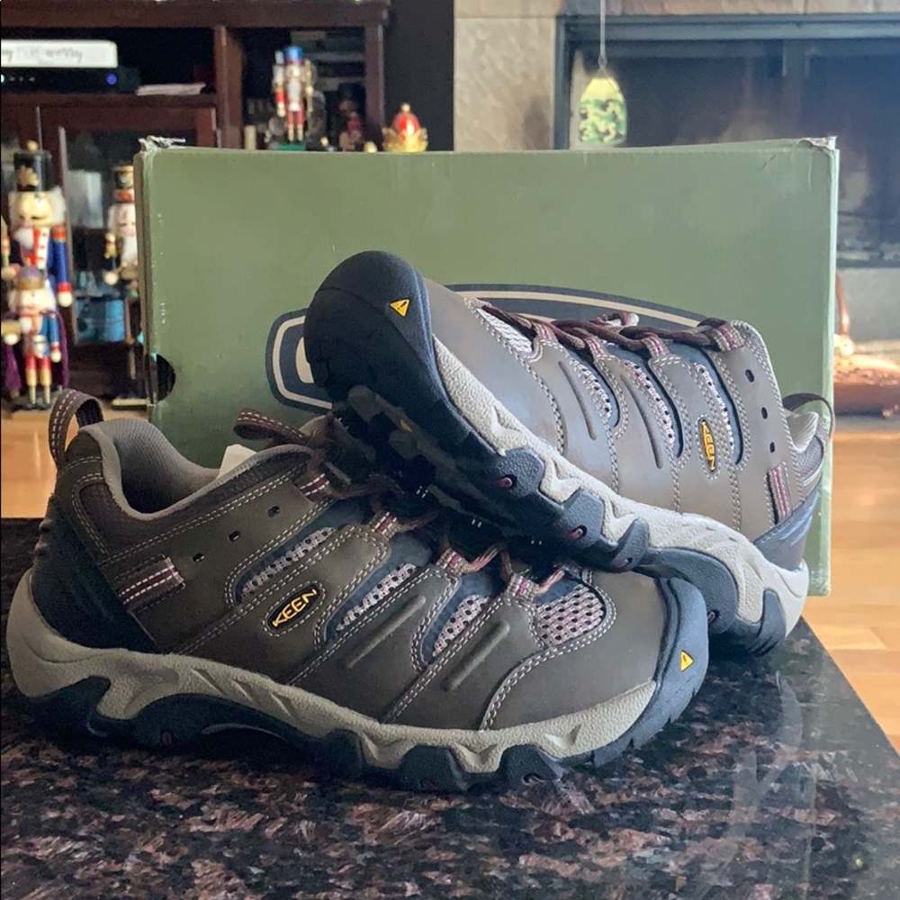 Women’s Keen hiking boots